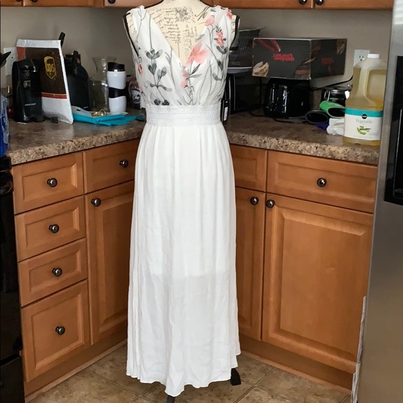 White maxi dress, size medium - Picture 2 of 5